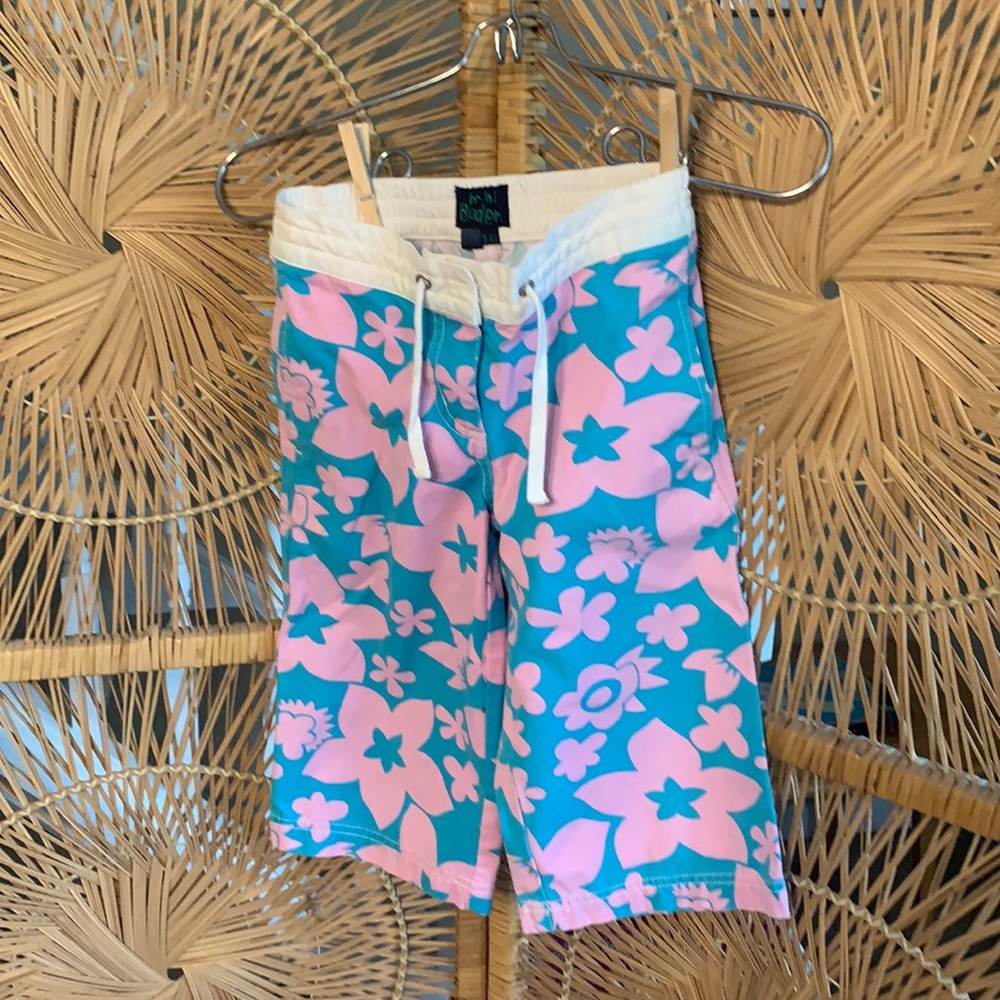 Unisex children’s shorts size 5-6Y
